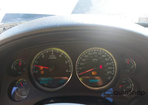 2011 Chevrolet Tahoe Ls z USA, uszkodzony, nr VIN 1GNSCAE06BR117859